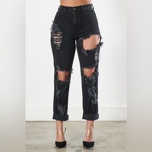 High Rise
Relaxed Fit
Distressing Throughout
Zipper + Button-Front Closure